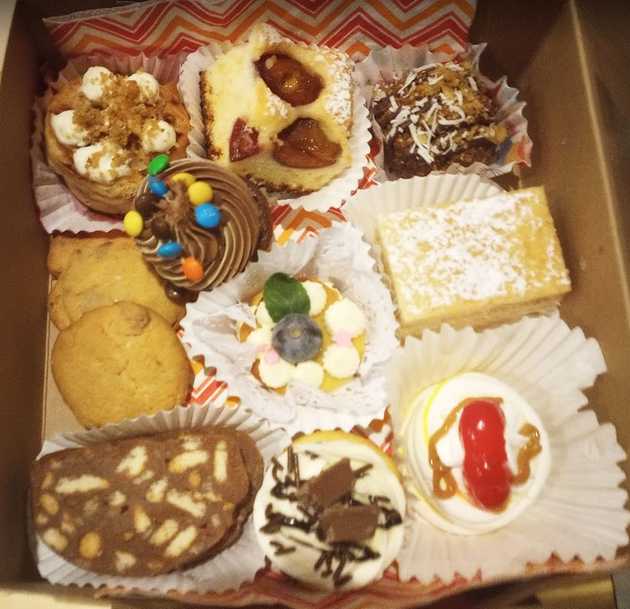 Prăjituri asortate, în cutie (4)