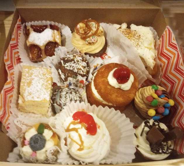 Prăjituri asortate, în cutie (2)